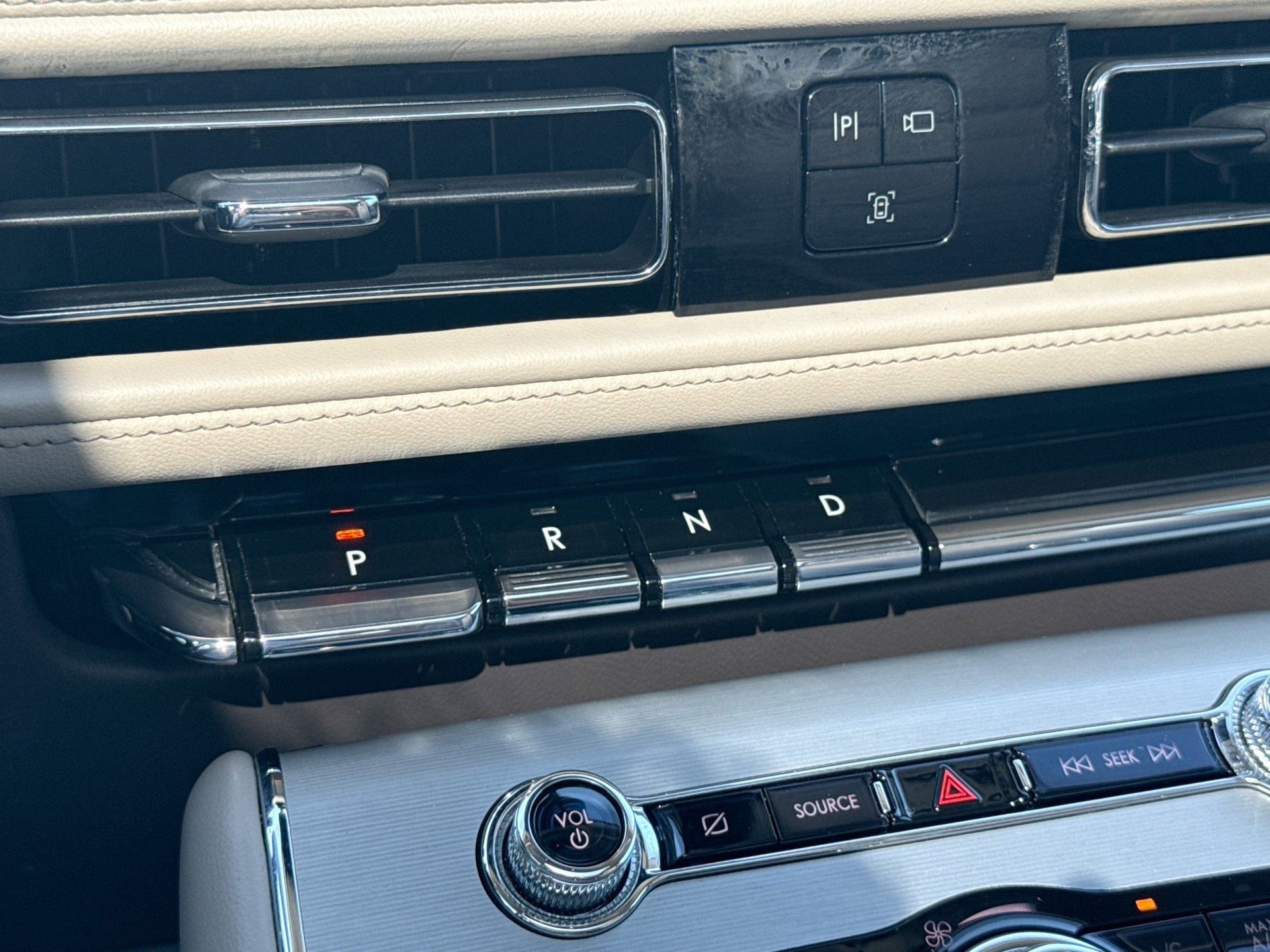 Used 2023 Lincoln Aviator 2WD w/ Premium Package image 26
