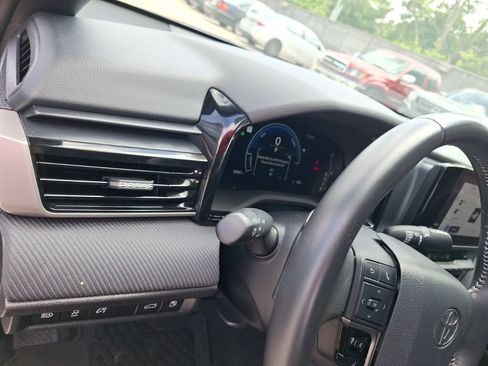 Used 2025 Toyota Camry SE w/ Convenience Package FWD image 18