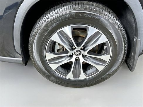 Used 2022 Toyota Highlander XLE image 16