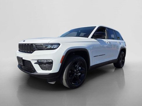 Used 2023 Jeep Grand Cherokee Limited w/ Black Appearance Package AWD/4WD image 8