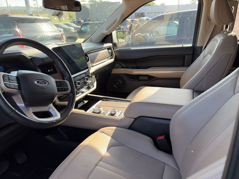 Used 2024 Ford Expedition Max Limited AWD/4WD image 3