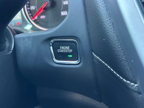 Used 2023 GMC Acadia SLE FWD image 25