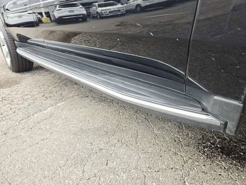 Used 2020 Chevrolet Suburban Premier w/ Premier 6.2L Value Package image 18