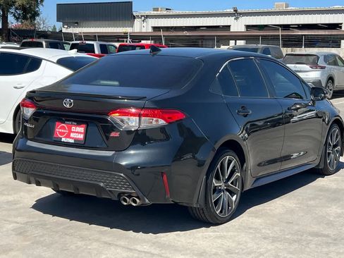 Used 2021 Toyota Corolla SE FWD image 3