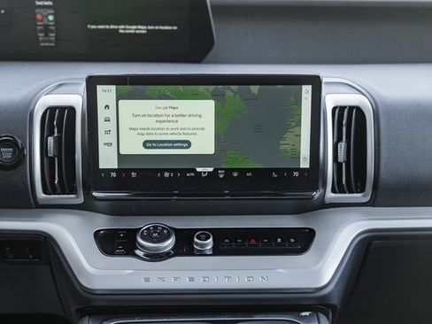 Certified 2025 Ford Expedition Active image 29