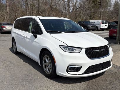 Used 2024 Chrysler Pacifica Limited