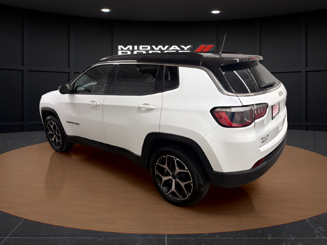 Used 2025 Jeep Compass Limited AWD/4WD image 3