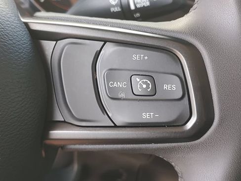 Used 2023 Jeep Gladiator Sport AWD/4WD image 21