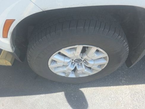 Used 2022 Nissan Frontier SV w/ Technology Package image 4