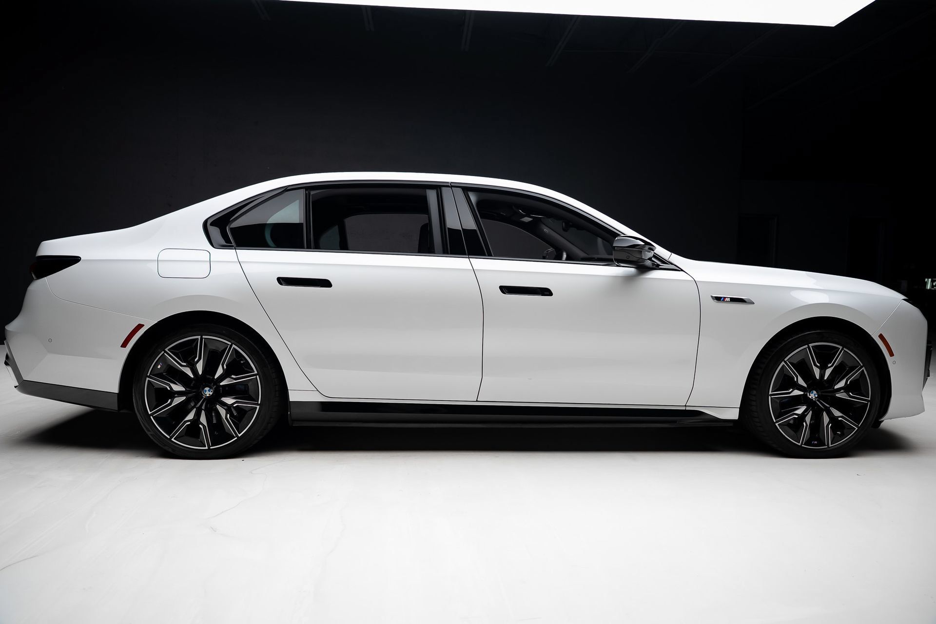 Used 2024 BMW i7 M70 AWD/4WD image 36