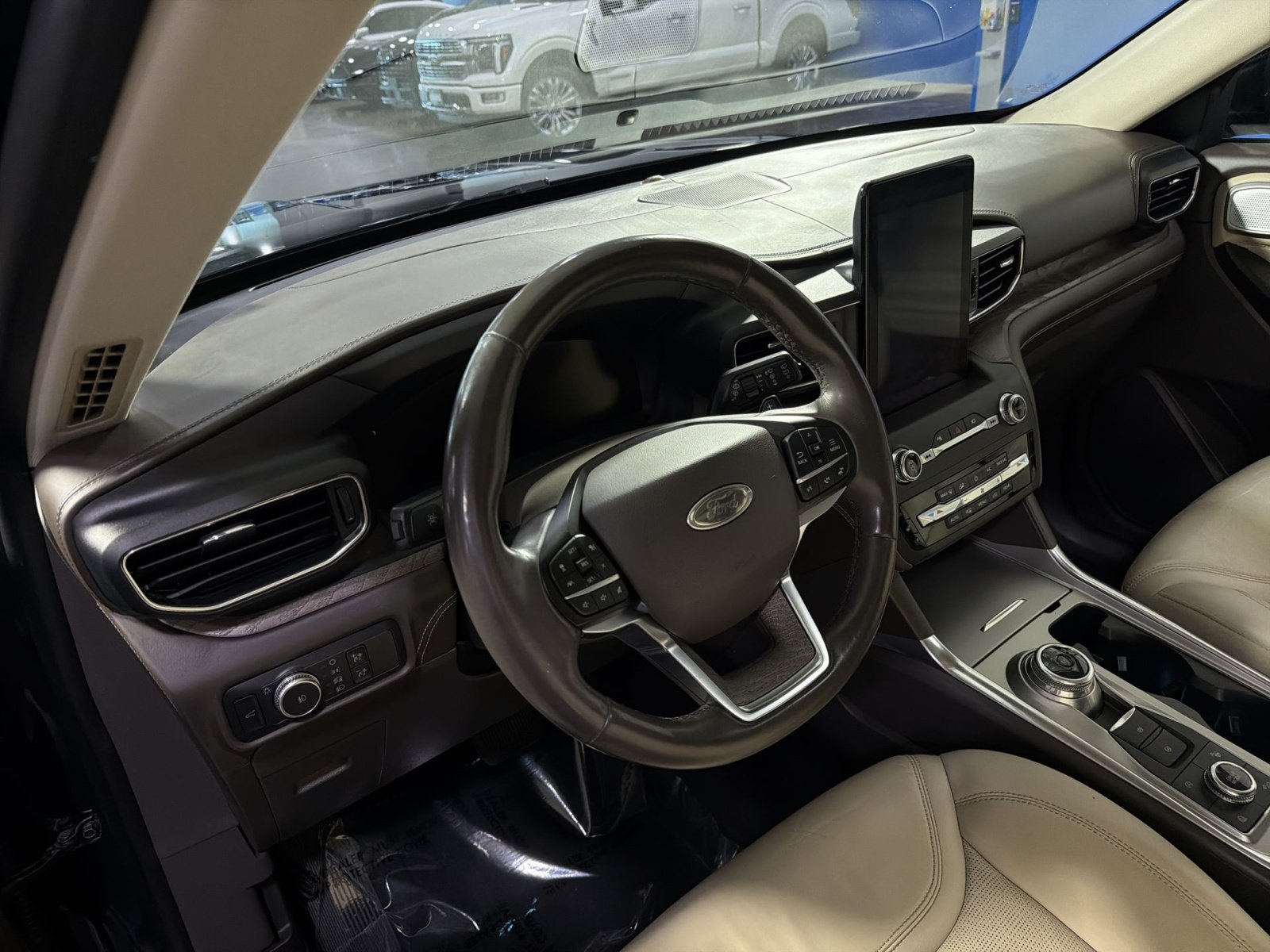 Used 2020 Ford Explorer Platinum w/ Premium Technology Package AWD/4WD image 18