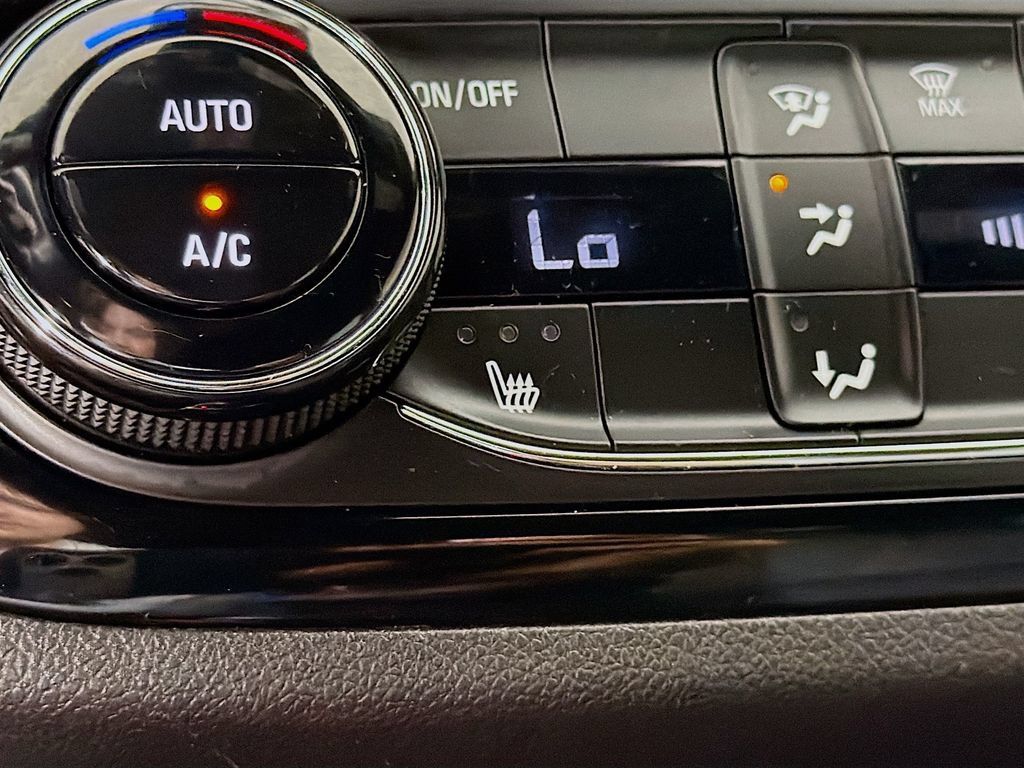 Used 2024 Buick Envista Sport Touring w/ Convenience I Package FWD image 22