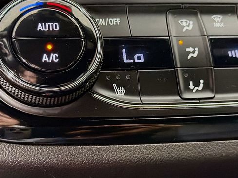 Used 2024 Buick Envista Sport Touring w/ Convenience I Package FWD image 22