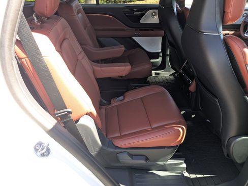 Used 2025 Lincoln Aviator Reserve w/ Equipment Group 201A image 38