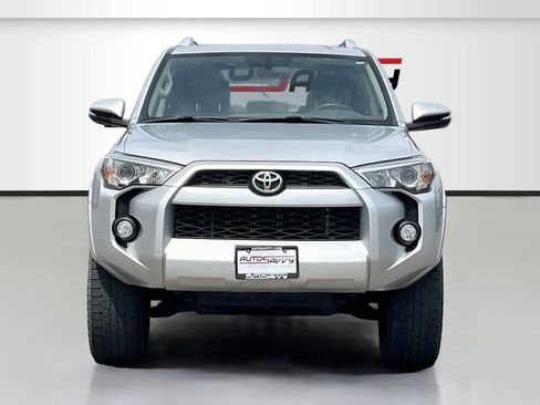 Used 2018 Toyota 4Runner SR5 Premium AWD/4WD image 2