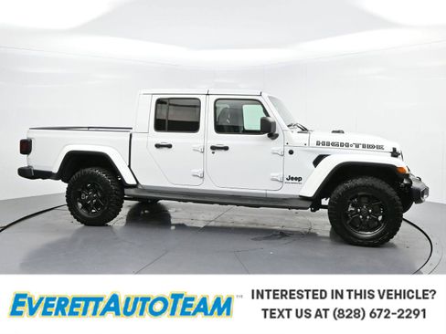Used 2025 Jeep Gladiator Sport AWD/4WD image 1