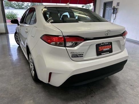 Used 2026 Toyota Corolla LE FWD image 5