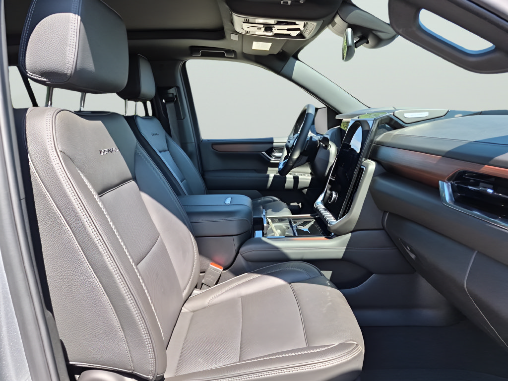 Used 2026 GMC Yukon XL Denali w/ Sun & Power Step Package AWD/4WD image 36