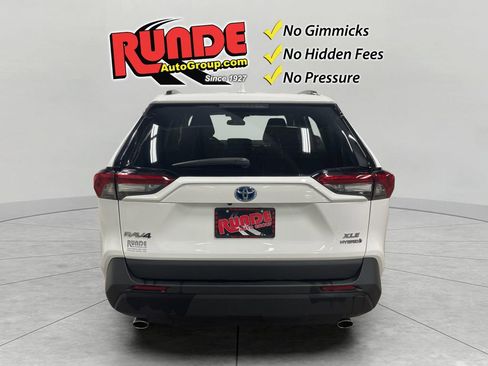 Used 2022 Toyota RAV4 XLE image 4