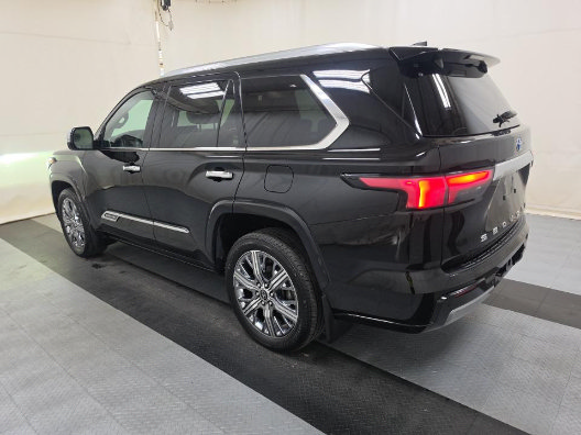 Used 2024 Toyota Sequoia Capstone AWD/4WD image 4