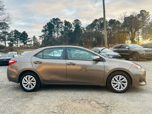 Used 2018 Toyota Corolla LE image 7