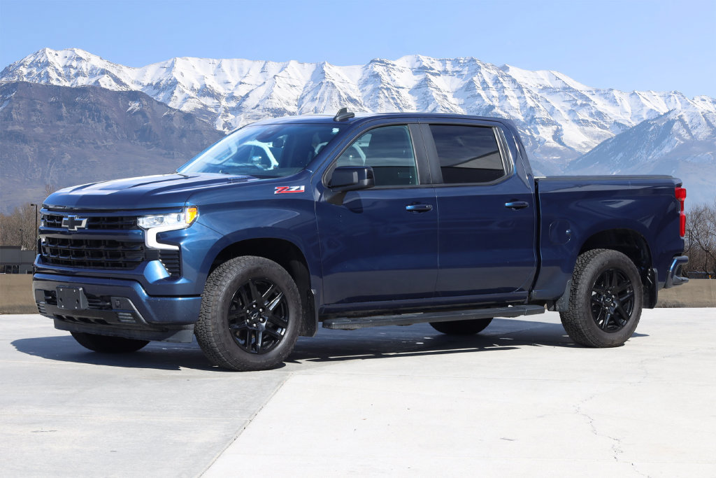 Used 2023 Chevrolet Silverado 1500 RST w/ Z71 Off-Road Package AWD/4WD image 2