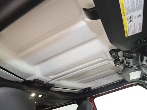 Used 2025 Jeep Gladiator Mojave image 9