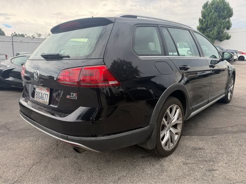 Used 2017 Volkswagen Golf Alltrack SEL AWD/4WD image 2