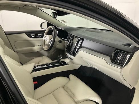 Used 2021 Volvo S60 T5 Inscription image 29