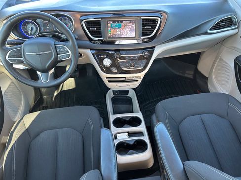 Used 2023 Chrysler Voyager LX FWD image 12