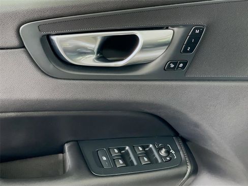 Used 2024 Volvo XC60 B5 Core image 22