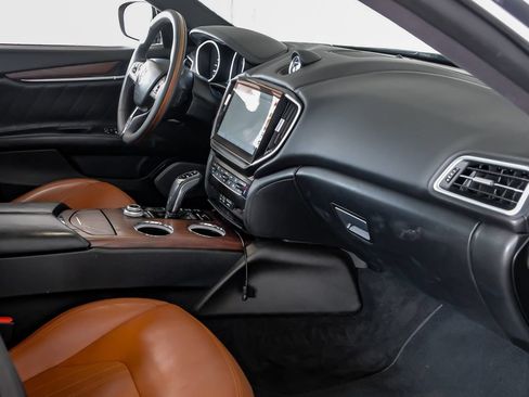 Used 2019 Maserati Ghibli S GranLusso RWD image 12