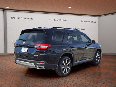 Certified 2024 Honda Pilot Touring image 8