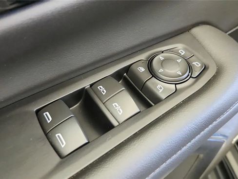 Used 2025 Chevrolet Suburban LT w/ Comfort Package AWD/4WD image 31