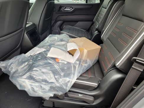 New 2026 GMC Yukon AT4 Ultimate AWD/4WD image 8