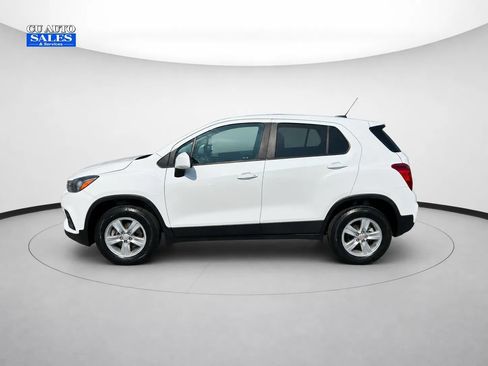 Used 2022 Chevrolet Trax LS w/ Tint and Cruise Package AWD/4WD image 4