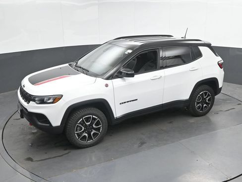 Used 2025 Jeep Compass Trailhawk AWD/4WD image 35