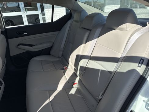 Used 2022 Nissan Altima 2.5 Platinum image 12