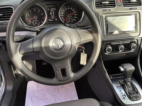 Used 2010 Volkswagen Golf 4-Door image 12
