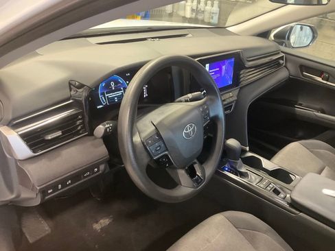 Used 2025 Toyota Camry LE FWD image 10