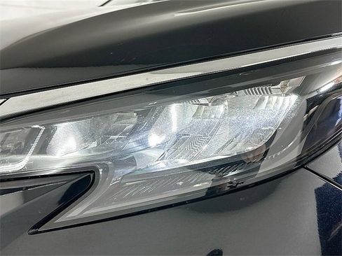 Used 2025 Toyota Sienna XLE image 34