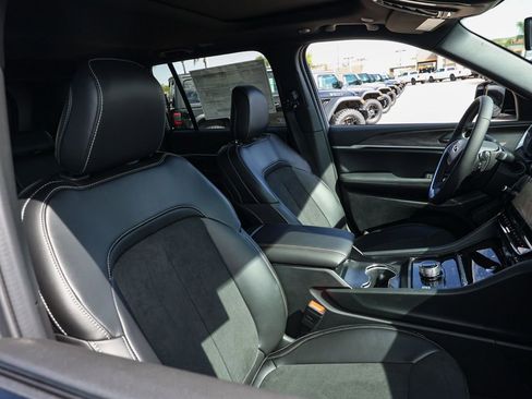 New 2026 Jeep Grand Cherokee Altitude image 21