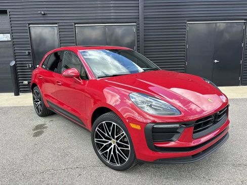 Certified 2026 Porsche Macan AWD/4WD image 12