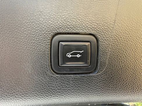 Used 2020 Chevrolet Traverse High Country image 22