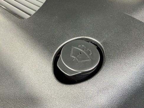 Used 2022 Tesla Model Y Long Range image 38