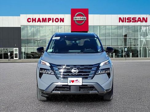 Used 2025 Nissan Rogue SL w/ Tech Package image 2