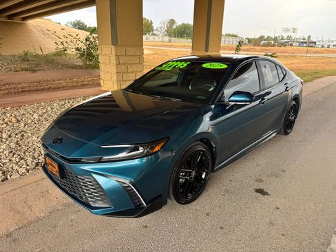 Used 2025 Toyota Camry SE w/ Convenience Package FWD image 7