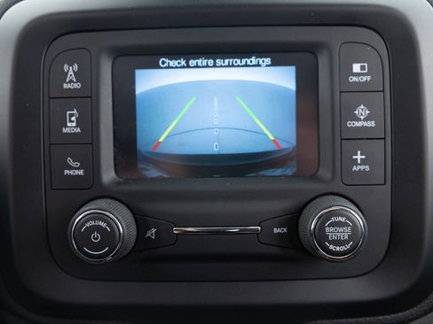 Used 2016 Jeep Renegade Latitude FWD image 33