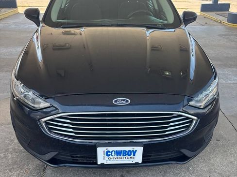 Used 2020 Ford Fusion SE FWD image 2