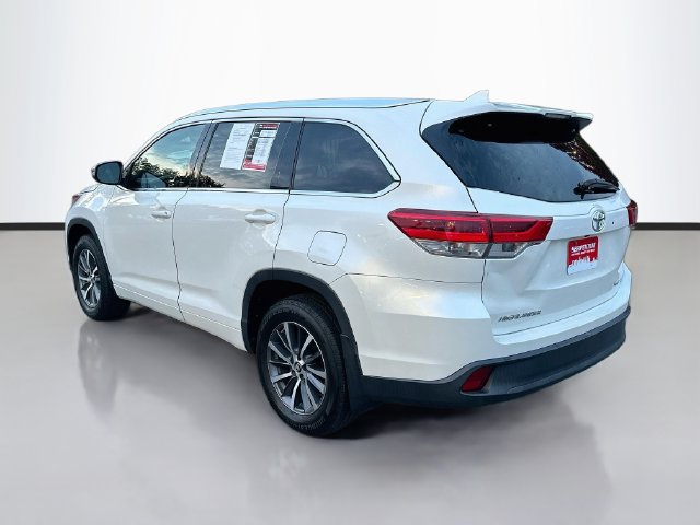 Used 2017 Toyota Highlander XLE AWD/4WD image 7